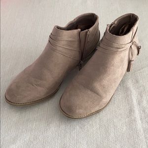 Used girls ankle boots size 2